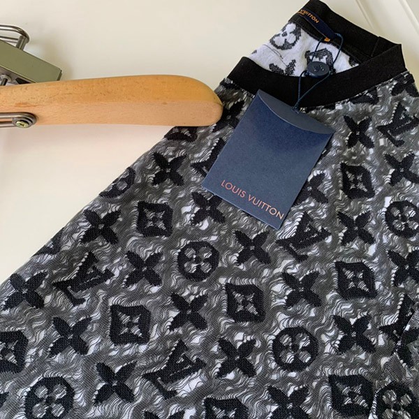 ☆This one really stands out☆ Louis Vuitton T-shirt replica Monogram 1AAGM7