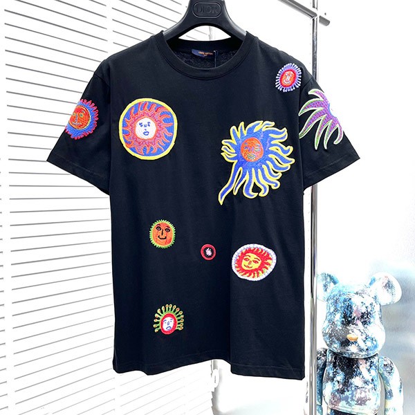 Free shipping Louis Vuitton replica x YK embroidered face T-shirt vur01369 Free shipping Louis Vuitton replica x YK embroidered face T-shirt vur01369
