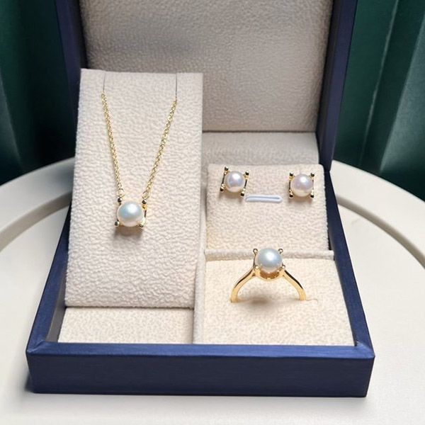 Love at first sight? Tasaki replica Akoya pearl necklace, ring, earrings taw27738