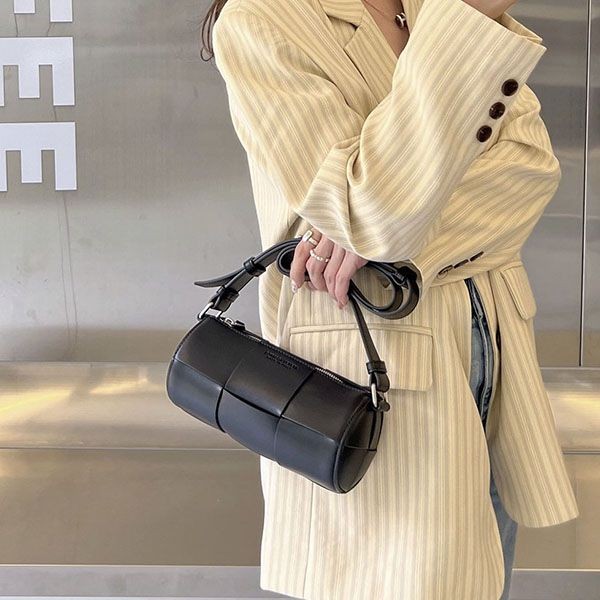 Featured ★ Bottega Veneta calf leather crossbody bag boy37474