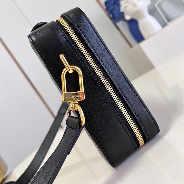 Very popular all over the world? Louis Vuitton Replica Handle Soft Trunk Black vur74505