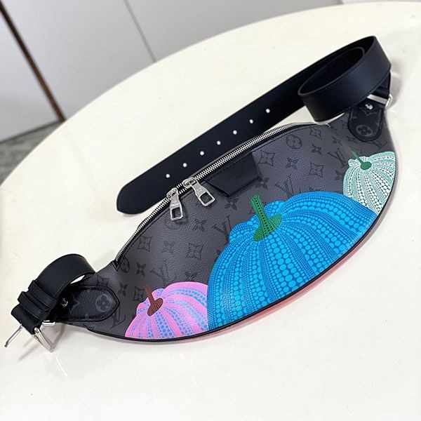 Love at first sight? Louis Vuitton x Yayoi Kusama body bag replica shoulder bag M46436 Love at first sight? Louis Vuitton x Yayoi Kusama body bag replica shoulder bag M46436