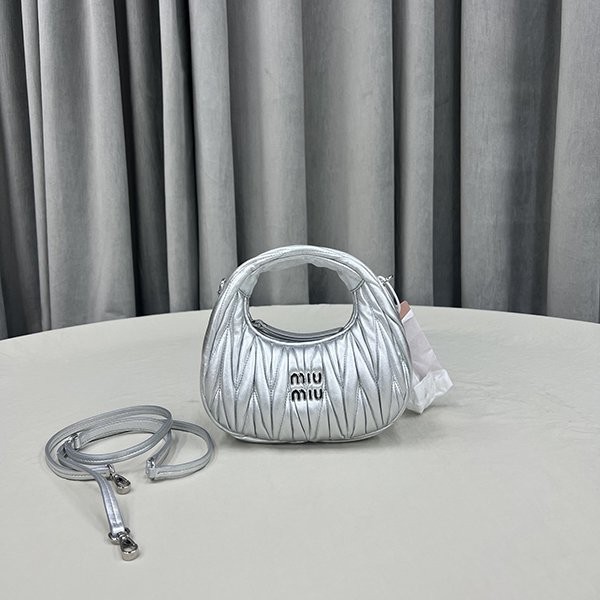 New limited edition Miu Miu replica Wonder matelasse recycled nylon shoulder bag myn46374 New limited edition Miu Miu replica Wonder matelasse recycled nylon shoulder bag myn46374