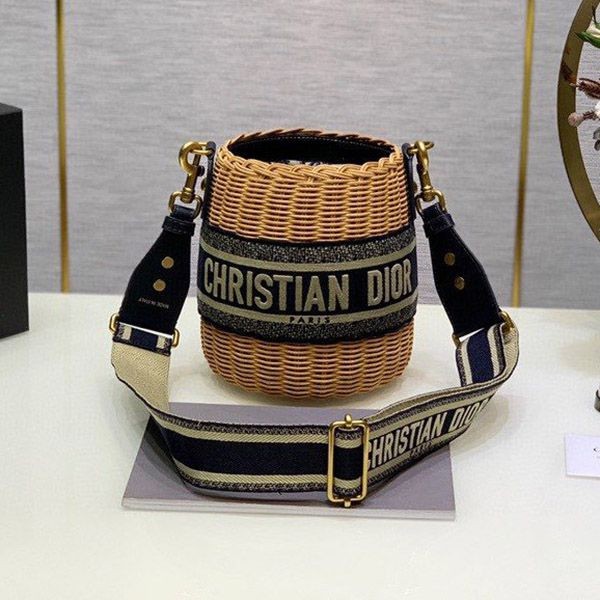 ★eclat magazine supplement★ Dior fake basket bag dea80922