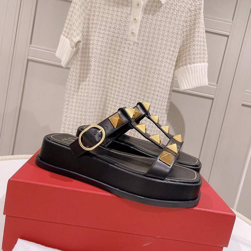 2022 Spring and Summer New Valentino Rivet Platform Sandals Cheap Vux31036