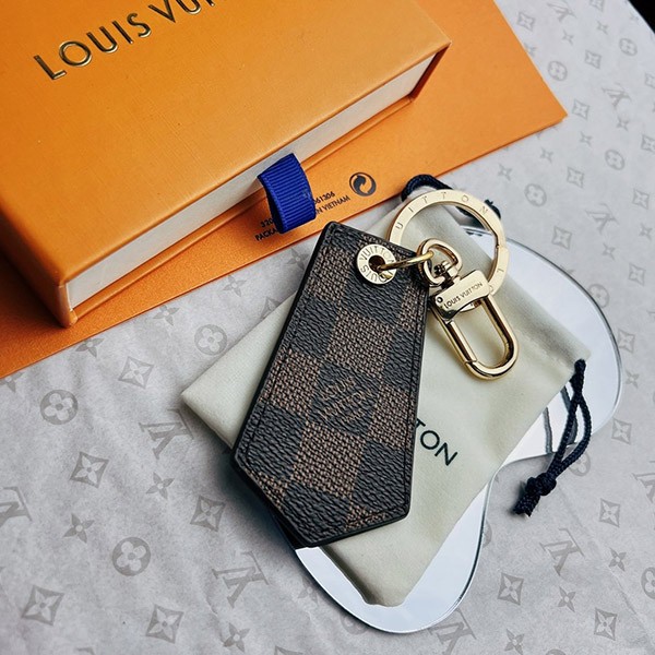 Louis Vuitton fake keychain, Anchape, LV logo, vur86134