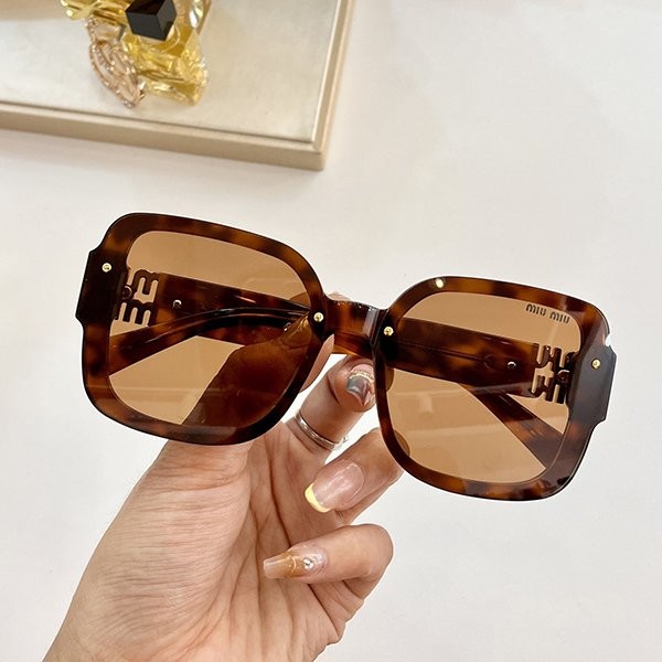 New color Miu Miu sunglasses replica SME66V