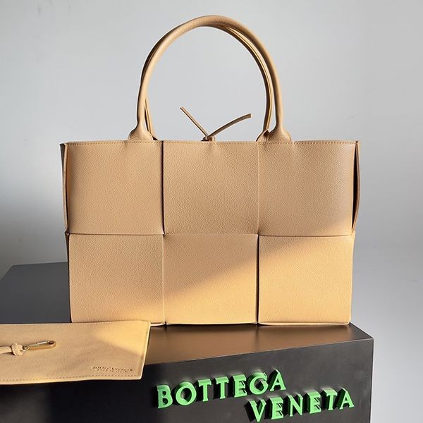 Rare color Bottega Veneta The Arco Maxi Intrecciato Tote Bag Replica 609175VMAY52700 Rare color Bottega Veneta The Arco Maxi Intrecciato Tote Bag Replica 609175VMAY52700