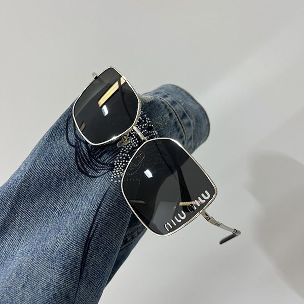 Miu Miu sunglasses replica mye37776
