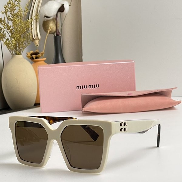 I definitely want it! Cute Miu Miu sunglasses SMU03YS
