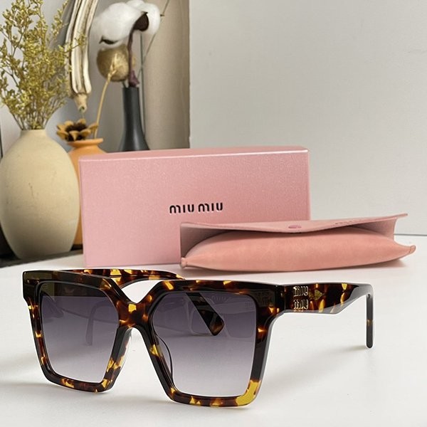 I definitely want it! Cute Miu Miu sunglasses SMU03YS