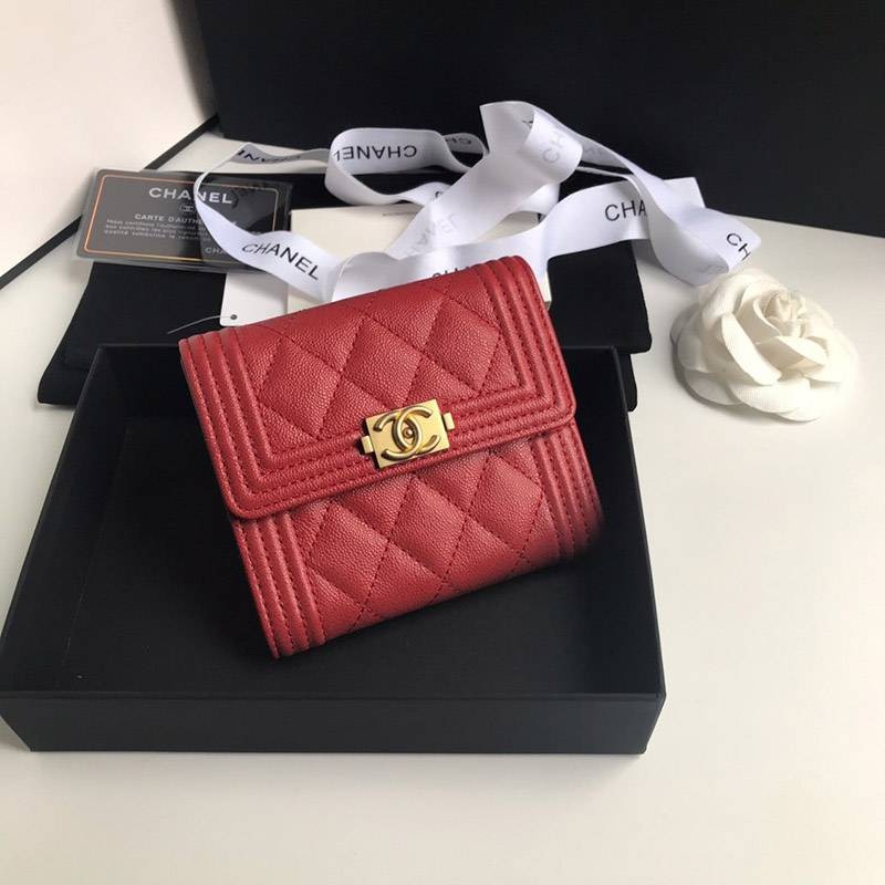 Perfect as a gift? Chanel Tri-fold Wallet Replica Boy Chanel shy35437