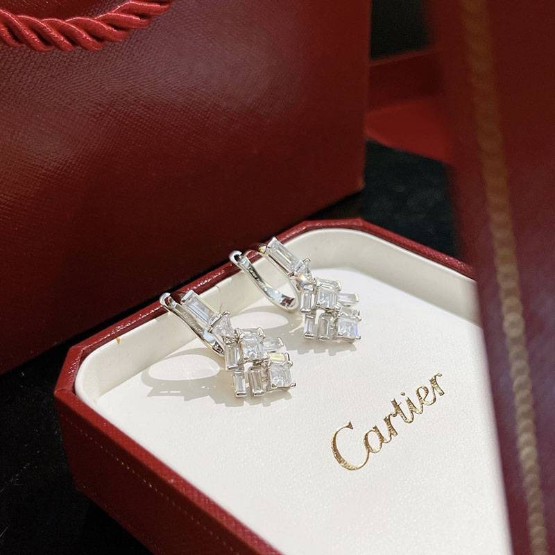 Cute Reflection de Cartier Earrings Replica kag51638