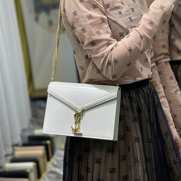 Very popular: Saint Laurent Cassandra replica chain wallet, white, Sap45120 Very popular: Saint Laurent Cassandra replica chain wallet, white, Sap45120