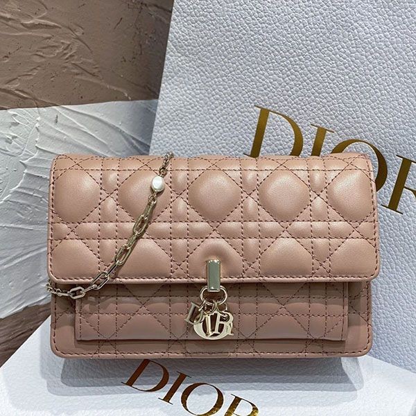 Love at first sight? LADY Dior copy chain pouch Cannage lambskin dey84355