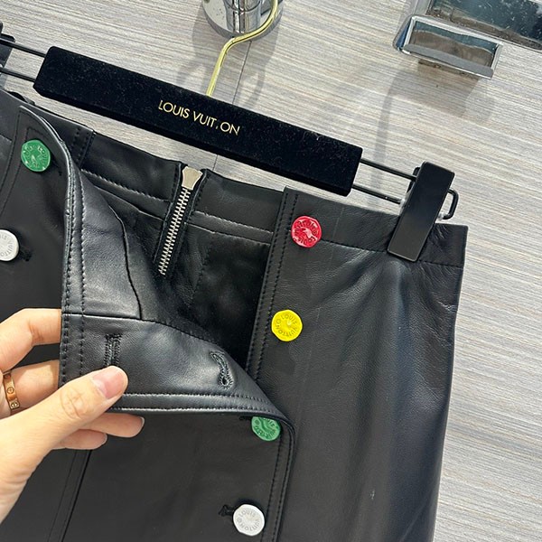☆You only have one chance now☆ Louis Vuitton Button Leather Skirt Replica 1AB7U
