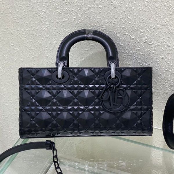 Immediate shipping Dior LADY D-JOY medium bag replica dee57244 Immediate shipping Dior LADY D-JOY medium bag replica dee57244
