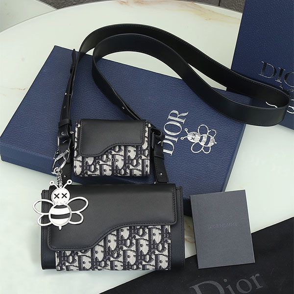 Many celebrities love this fake Dior Elite shoulder pouch with oblique CD logo 2gaca321uam Many celebrities love this fake Dior Elite shoulder pouch with oblique CD logo 2gaca321uam