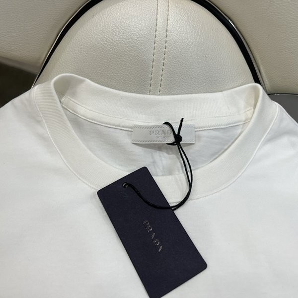 Fashionable? Prada replica logo T-shirt with pocket and short sleeves pue02325