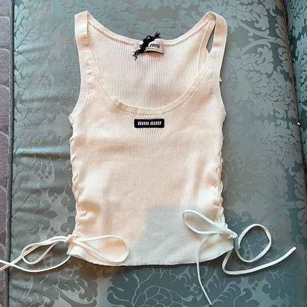 Popular and perfect as a gift? Miu Miu tank top replica myu38589 Popular and perfect as a gift? Miu Miu tank top replica myu38589