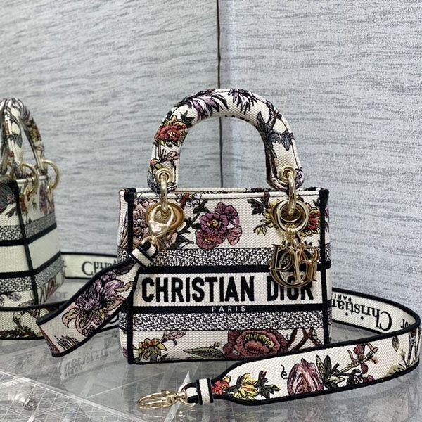 The rapidly growing popularity of the Lady Dior replica lambskin mini bag dej19436 The rapidly growing popularity of the Lady Dior replica lambskin mini bag dej19436