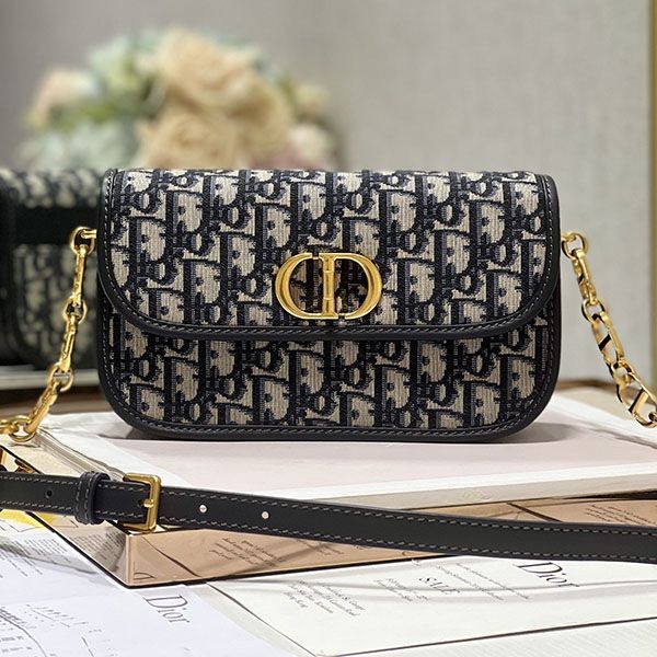 Many celebrities love the Dior Oblique Jacquard replica 30 MONTAIGNE AVENUE bag M9260UTZRM928