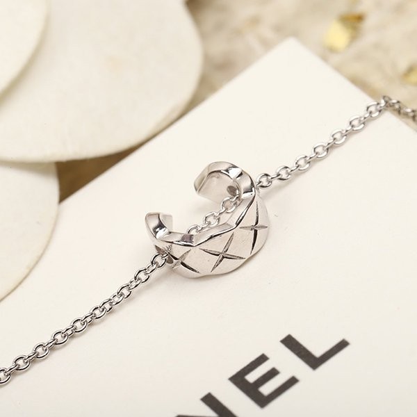 Quick delivery and hard to find! Chanel Coco Crush Bracelet Replica shd66664