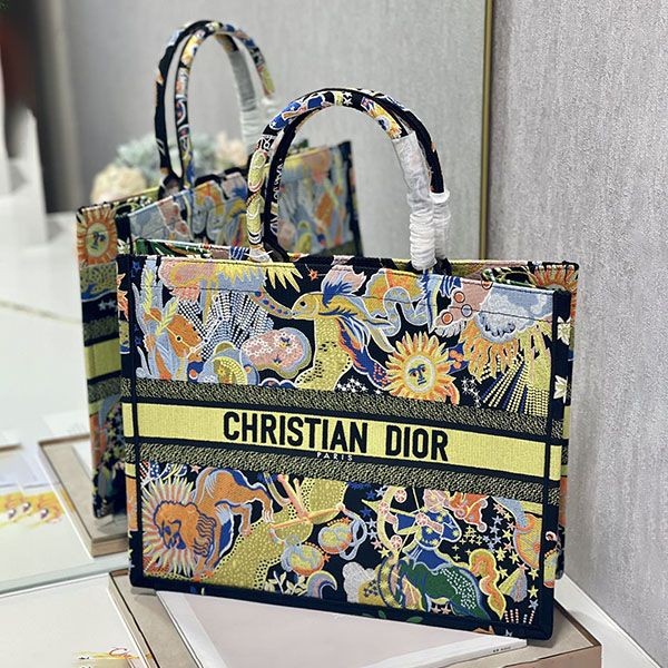 I definitely want it! Dior Book Tote Bag Replica deg85772
