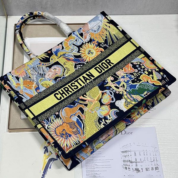 I definitely want it! Dior Book Tote Bag Replica deg85772