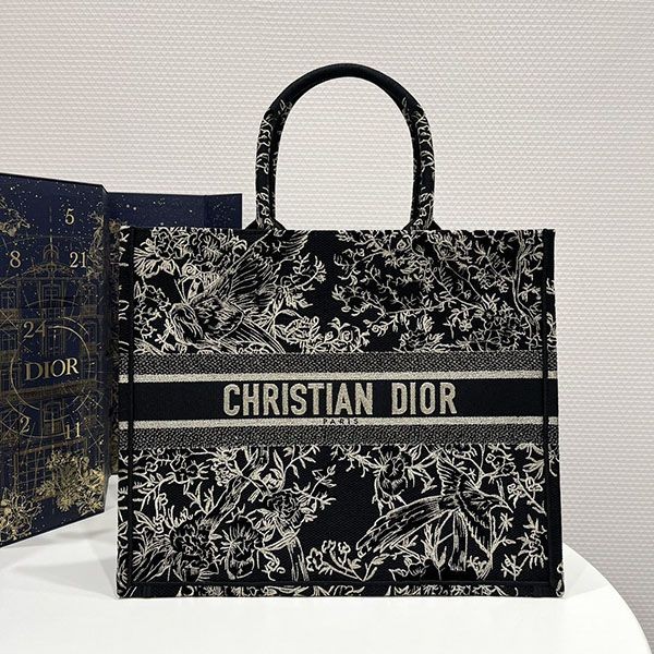 High quality Dior book tote replica medium bag dem87832 High quality Dior book tote replica medium bag dem87832
