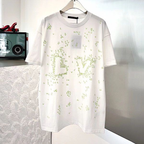 Lowest price challenge Louis Vuitton LV Spread Bicolor White T-shirt Replica 1AA80A Lowest price challenge Louis Vuitton LV Spread Bicolor White T-shirt Replica 1AA80A