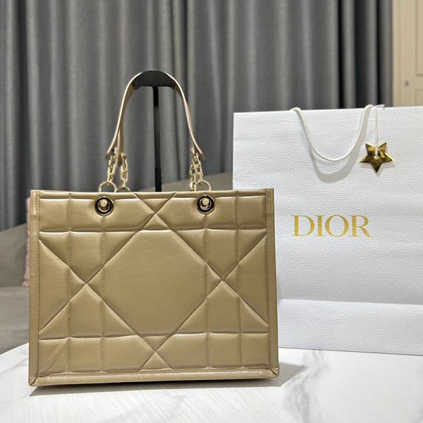 Dior Replica Essential Medium Tote Bag dec97452 Dior Replica Essential Medium Tote Bag dec97452