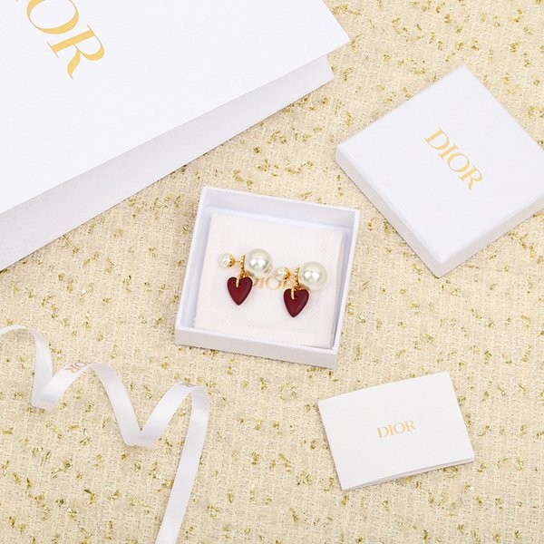 Eye-catching color Dior pearl heart earrings replica dey61614 Eye-catching color Dior pearl heart earrings replica dey61614