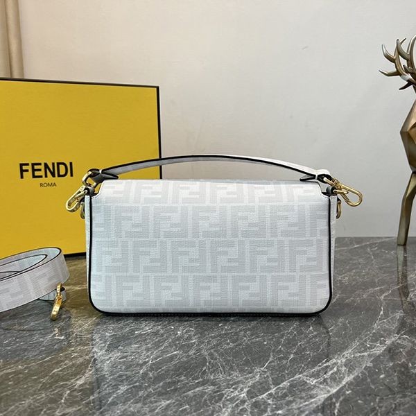 Latest and stylish Fendi Baguette replica medium fabric bag fen90010