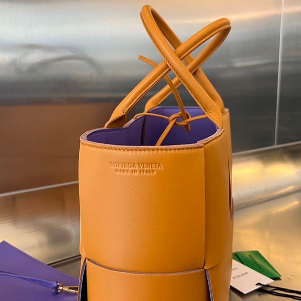 Bottega Veneta Medium Arco Replica Tote Bag bom76039