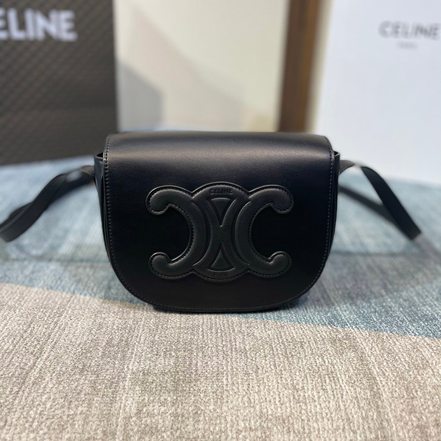 Sure to sell out: Celine replica Folco Cuir Triomphe shoulder bag 198263DU3 Sure to sell out: Celine replica Folco Cuir Triomphe shoulder bag 198263DU3