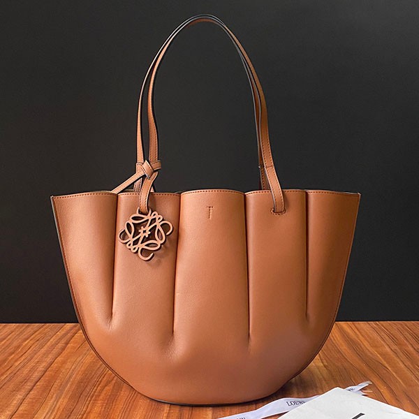Cute Loewe Bag Replica Small Shell Calfskin Tote Bag lov40469