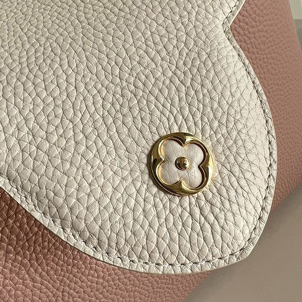 Super low price! Louis Vuitton bag CAPUCINES MM vuz54769