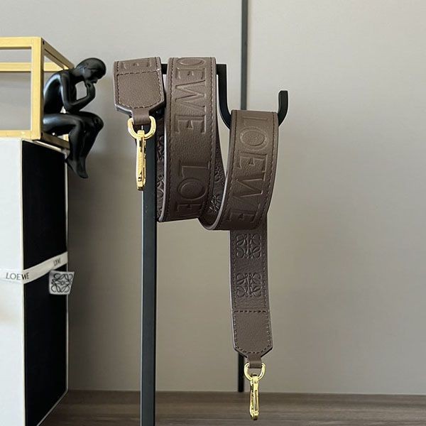 Perfect as a gift. Loewe strap replica, satin calf leather, logo embossed, loe92734