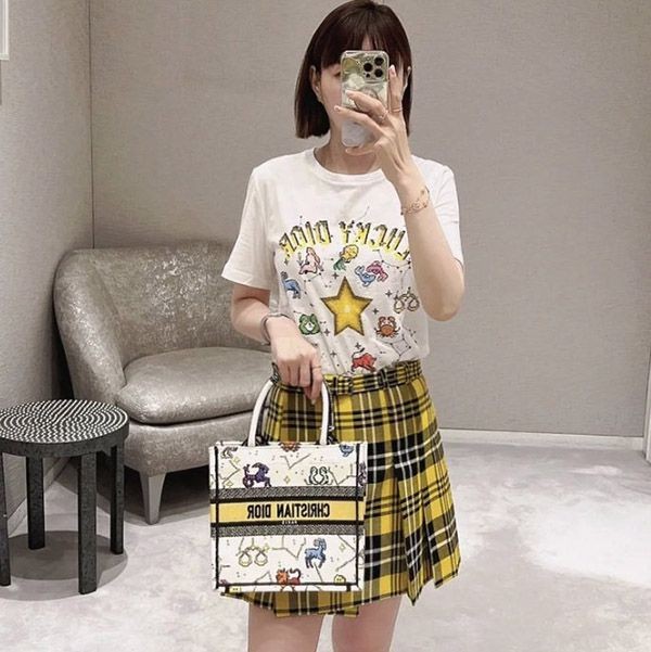 The rapidly growing popularity of Dior pleated mini skirt replica 241J16A1216_X2830