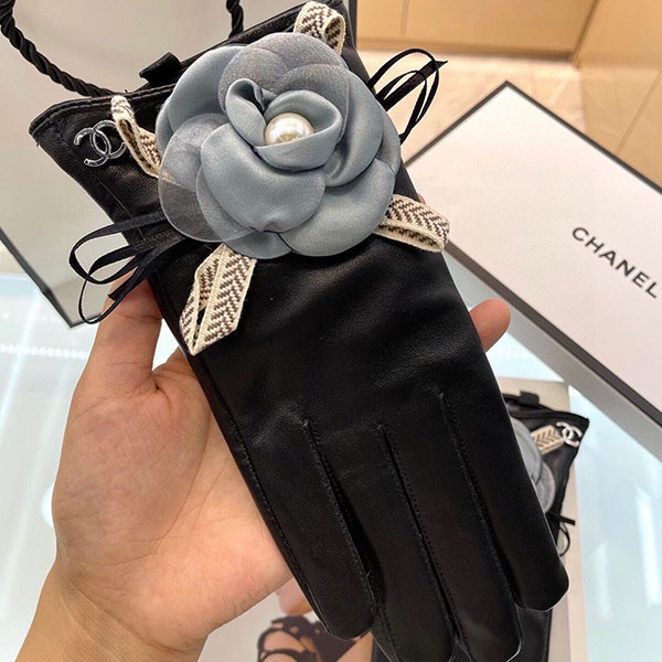 Replica Chanel Camellia Leather Gloves sht49684