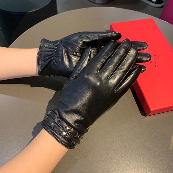 Valentino Replica Rockstud Leather Gloves Vub87560