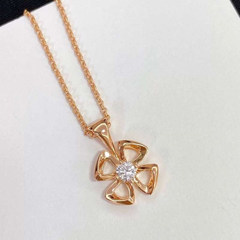 ★Popular in Japan! Perfect as a gift? Fake Bulgari Diamond Necklace 18K Gold But97682