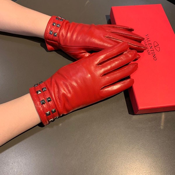 The hot topic! Valentino Rockstud leather gloves replica Vut87716