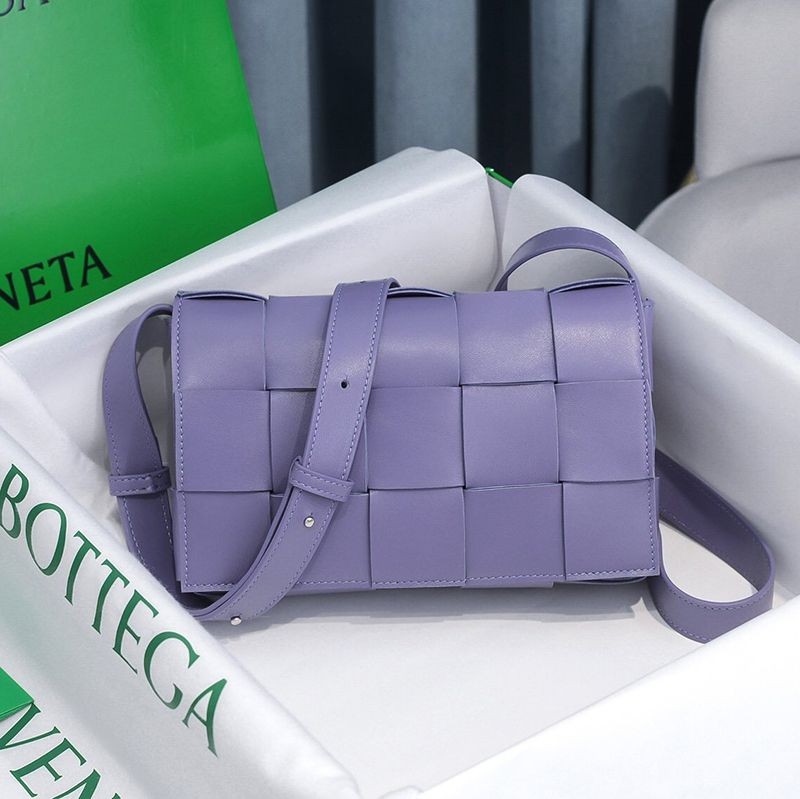 The rapidly growing popularity of the fake Bottega Veneta Cassette Crossbody Bag boj03194