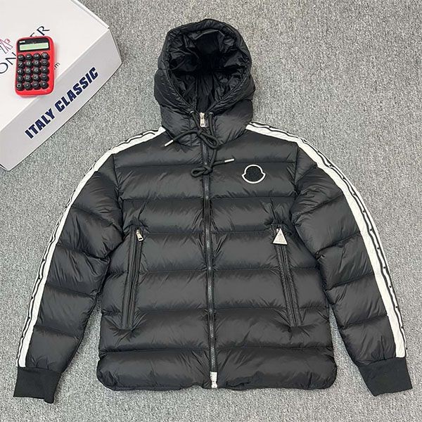 Competition for Moncler Della Short Down Jacket Replica moy10103 Competition for Moncler Della Short Down Jacket Replica moy10103