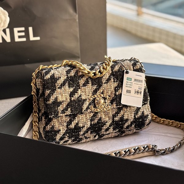 Fake Chanel shoulder bag that will attract attention! AS11612 Fake Chanel shoulder bag that will attract attention! AS11612