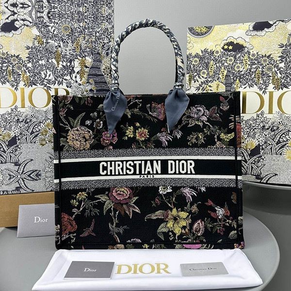 Very popular! Dior Book Tote Replica Bag Medium Embroidery M1286ZRZB_M911 Very popular! Dior Book Tote Replica Bag Medium Embroidery M1286ZRZB_M911