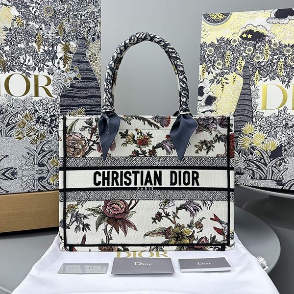 Boutique Dior Book Tote Replica Bag Medium Embroidery dew53732