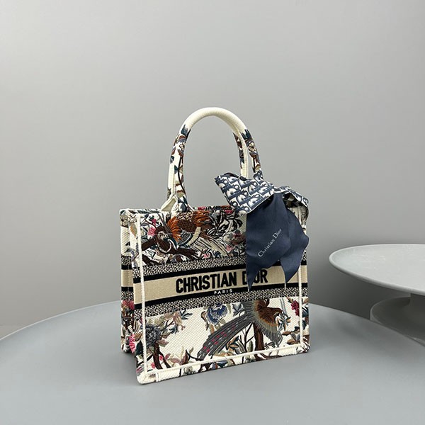 Cute Dior BOOK TOTE Imitation Jardin d'Hiver Floral Embroidery M1286ZRWDM941 Cute Dior BOOK TOTE Imitation Jardin d'Hiver Floral Embroidery M1286ZRWDM941
